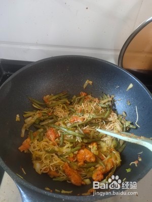 鸡柳豆角包菜焖面的做法