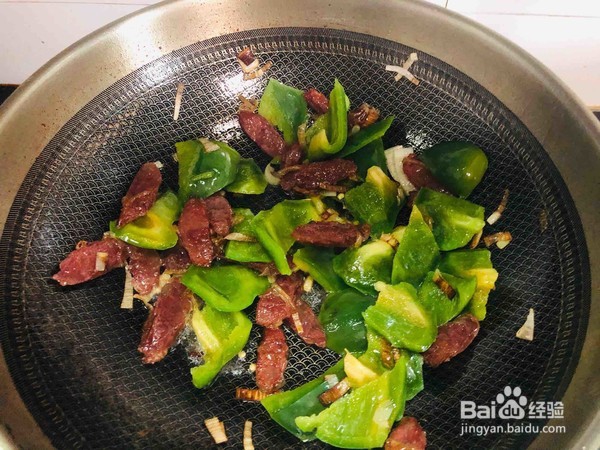 怎么做腊肠炒青椒