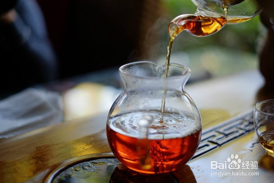 如何给客人续茶水
