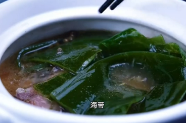 如何炖制海带腊肉汤?