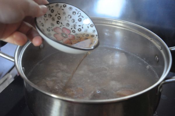 榛蘑三黄鸡煲汤