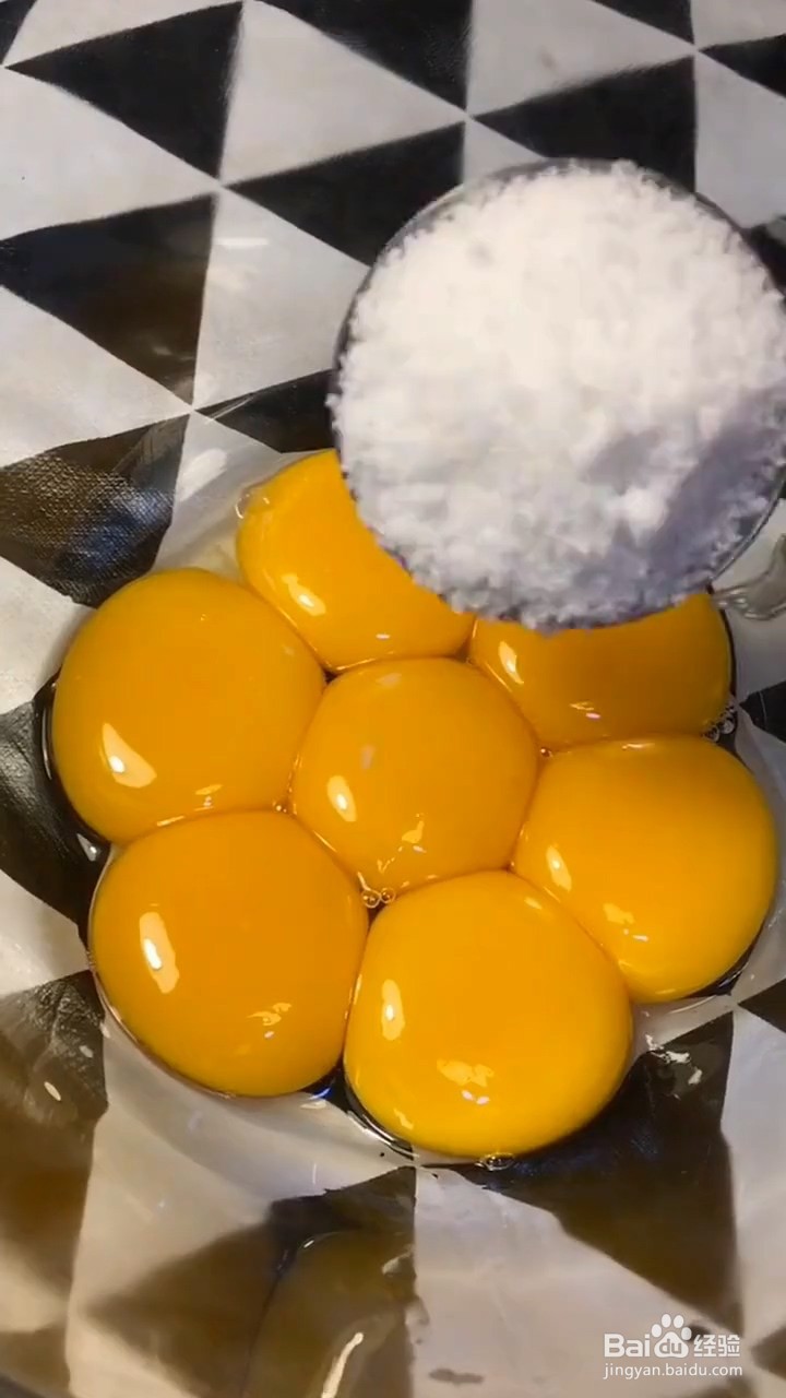 如何制作简单美味的电饭煲蒸蛋糕