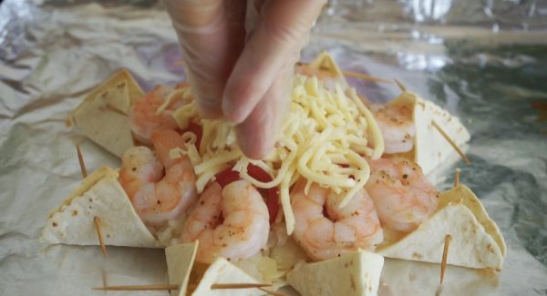 浓厚拉丝太阳海鲜披萨