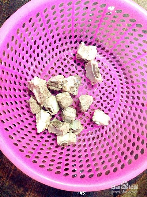 西红柿焖排骨的做法