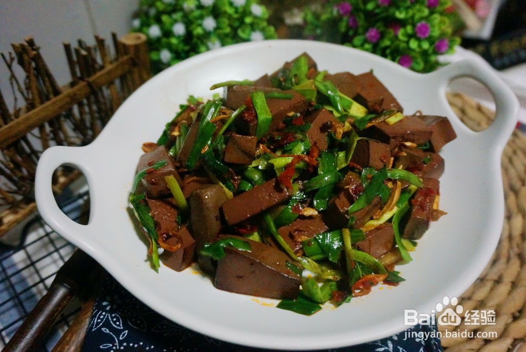 韭菜炒鸭血的做法