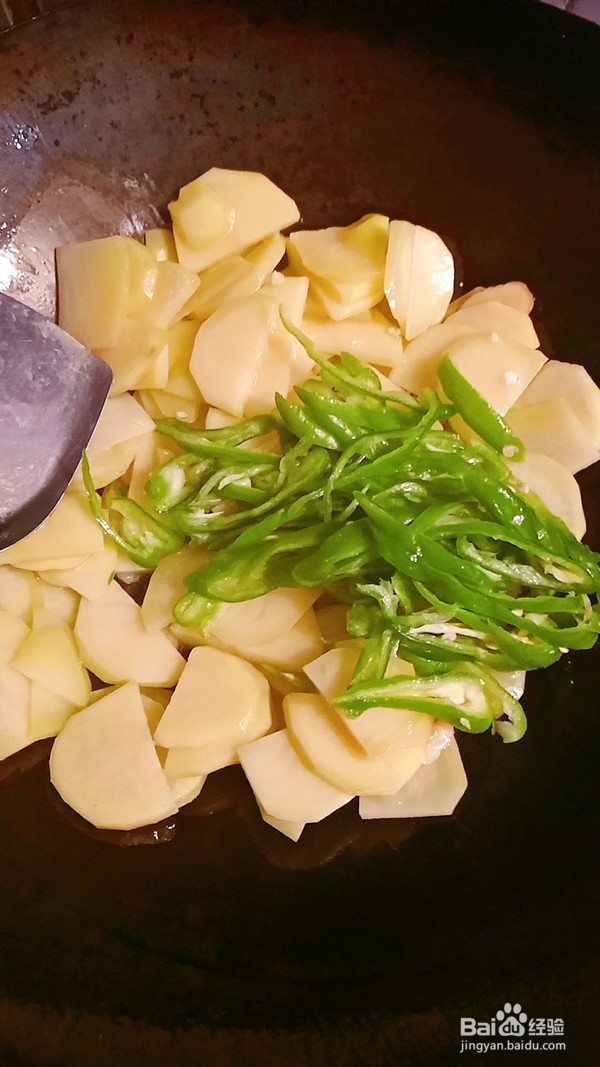 怎样做出一道下饭的土豆炒火腿肠