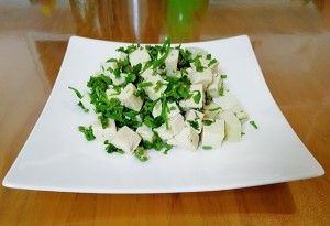 养生食补香椿芽拌豆腐的做法