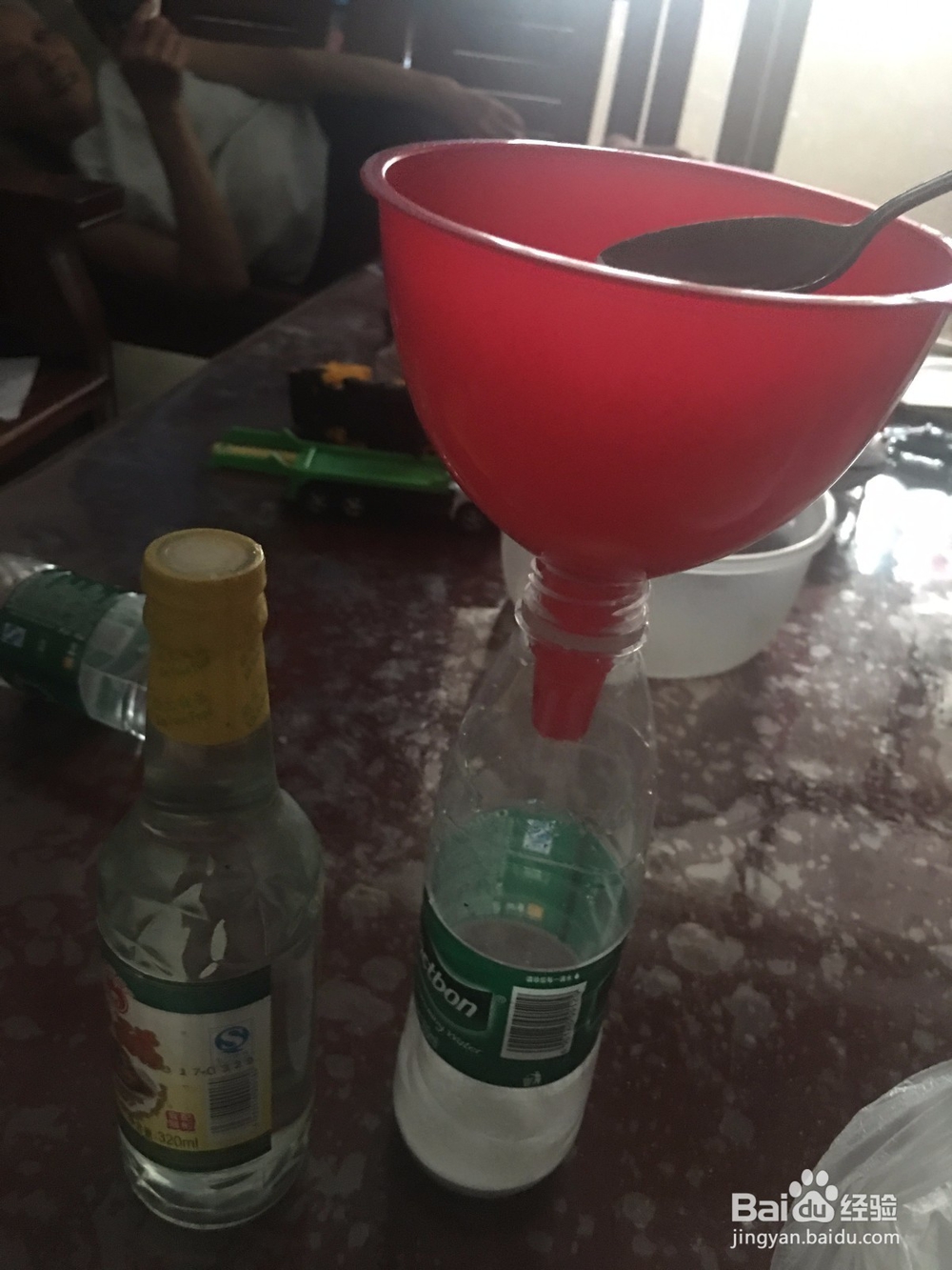 用小苏打(碳酸氢钠)吹气球实验