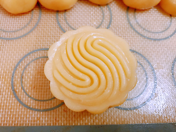 广式纯白莲蓉蛋黄月饼