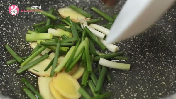 让人上瘾的番茄酸汤锅，料再多都不会浪费！