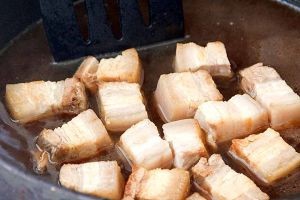 山楂红烧肉的做法