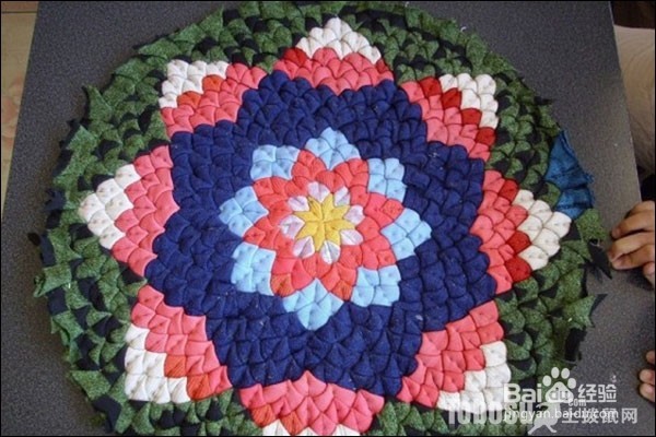 如何旧物利用制作一款精美的手工坐垫