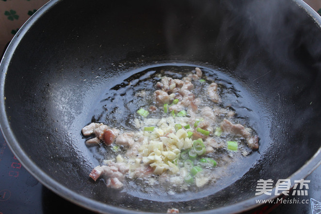 肉粒娃娃菜的做法