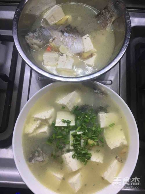 鯽魚豆腐湯的做法