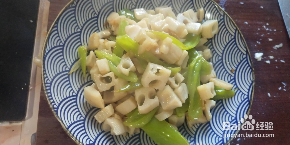 怎样制作美味的酸辣藕丁