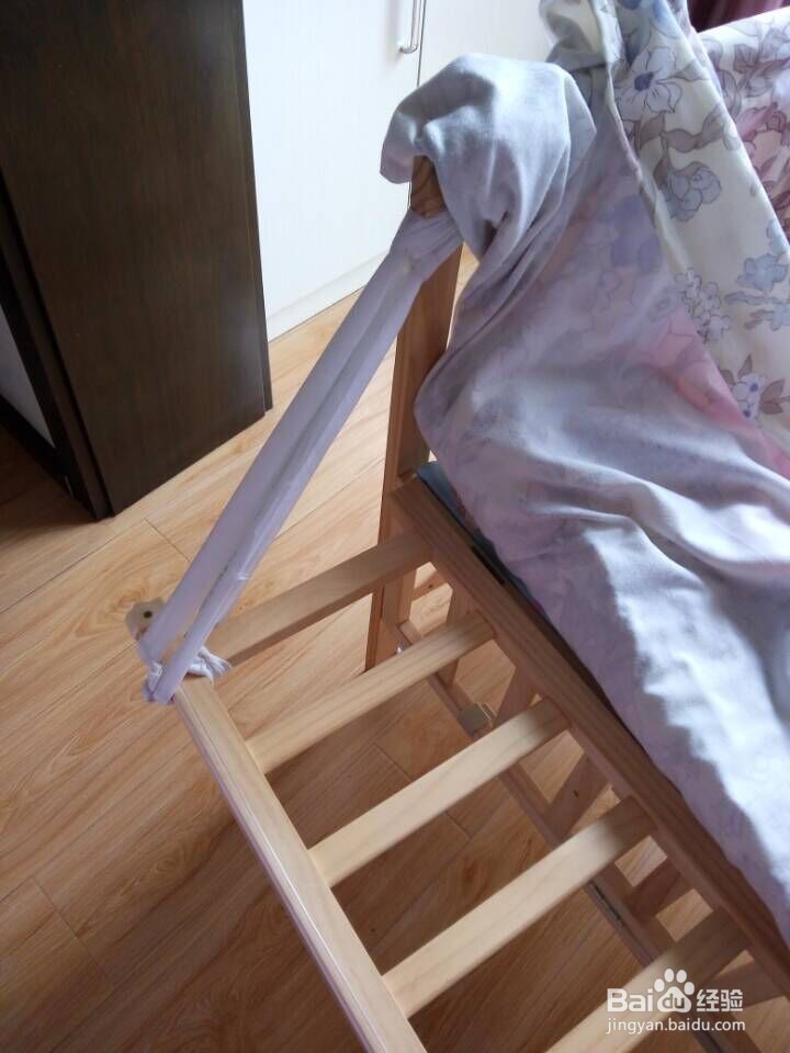把宝宝的婴儿床改造扩宽变成大床
