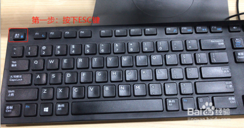 进入文件内部后,先按下esc键 ,再按下shifi :键,如图