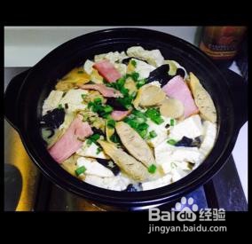 如何做出美味的个人河蚌火腿豆腐煲