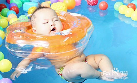 宝宝游泳有这6大好处,你知道?