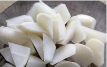 怎么做一道美味的虫草花萝卜老鸭汤？