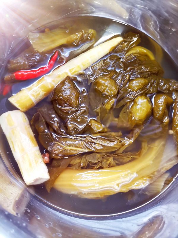 一碗酸菜手擀面