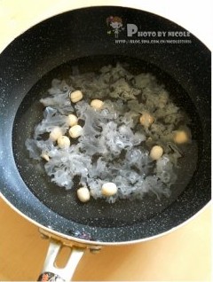 红枣银耳莲子羹