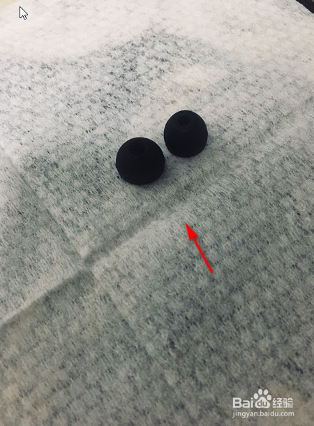 如何给耳机更换耳塞套