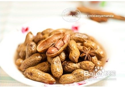 傍晚时分的佐酒小吃——盐水花生