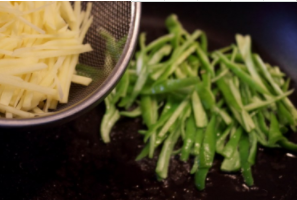 最爱吃的青椒土豆丝的做法