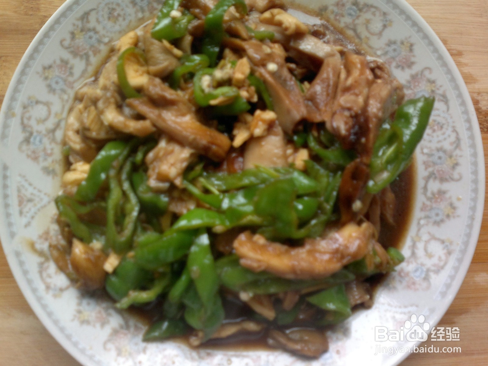 <b>低热量的下饭菜——青椒平菇炒鸡脯肉的做法</b>