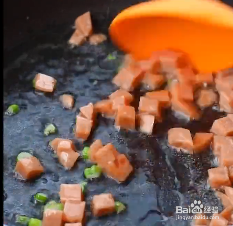 如何制作什锦炒饭？