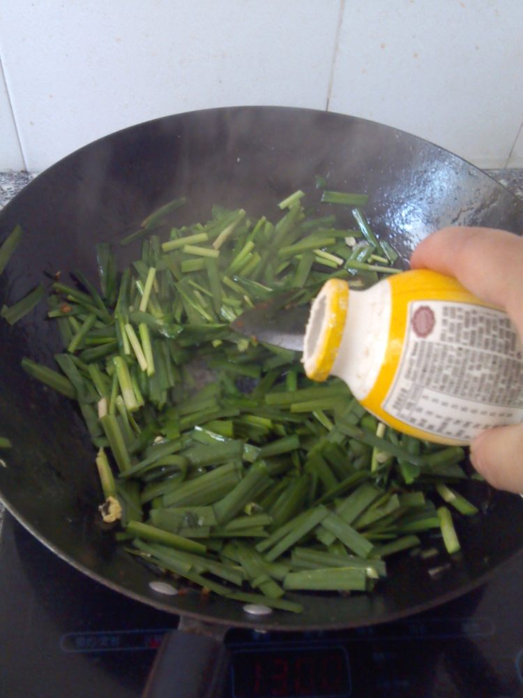 香味十足的韭菜炒鸡蛋!