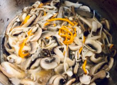 鲜到起飞的菌菇汤