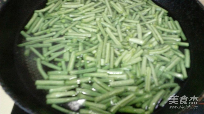 豇豆炒肉的做法