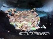 废物也美味——肉片西兰花菜梗