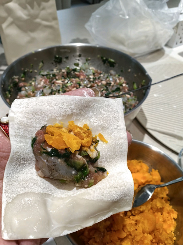 咸蛋黄虾仁馄饨