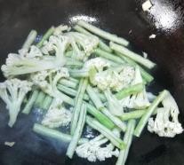 如何做花菜炒豆角