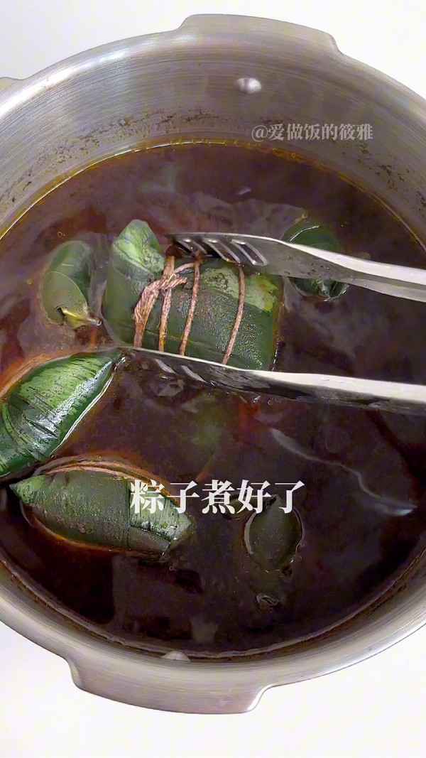 糙米花生蛋黄肉粽详细