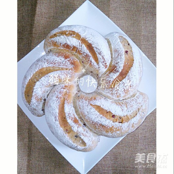 蔓越莓花环面包