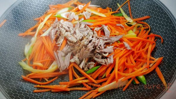 胡炒萝卜芹肉丝