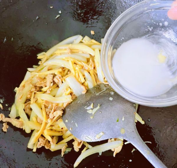 冬笋肉丝炒白菜