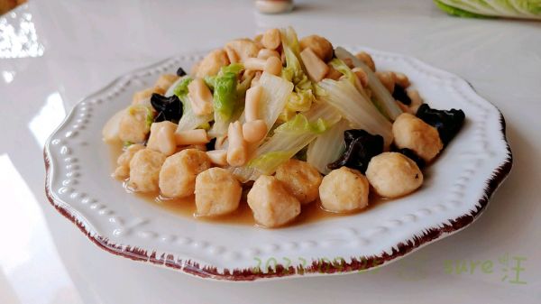 菌菇白菜焖鱼丸