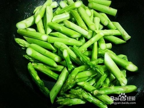 芦笋炒虾仁的做法