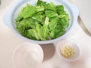 清炒油麦菜制作方法