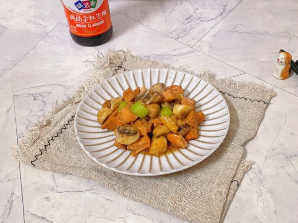 蒜香口蘑鸡肉粒