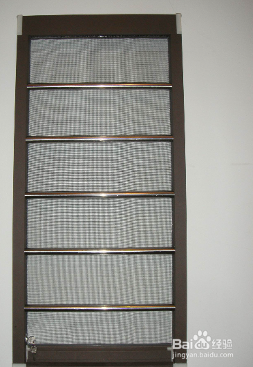 带锁的防盗窗怎么打开