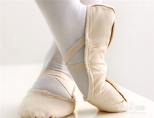 穿足尖鞋如何立起来