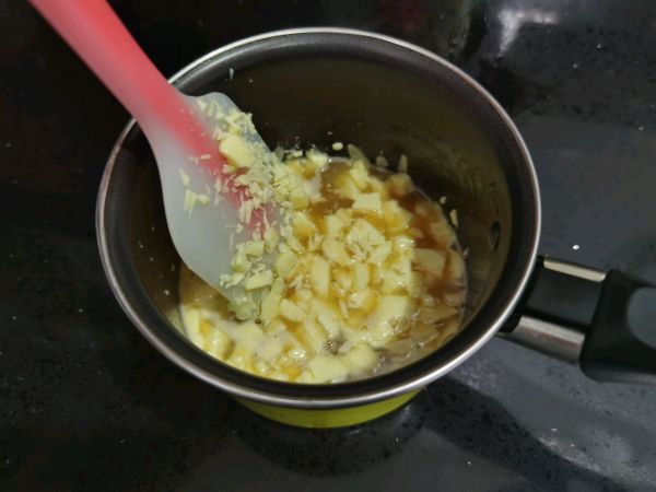 爱心白巧克力夹心慕斯蛋糕