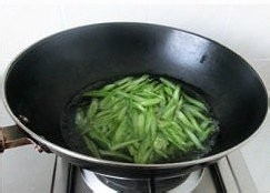 杏仁西芹炒虾仁