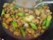 蒜薹炒鸡肉的做法
